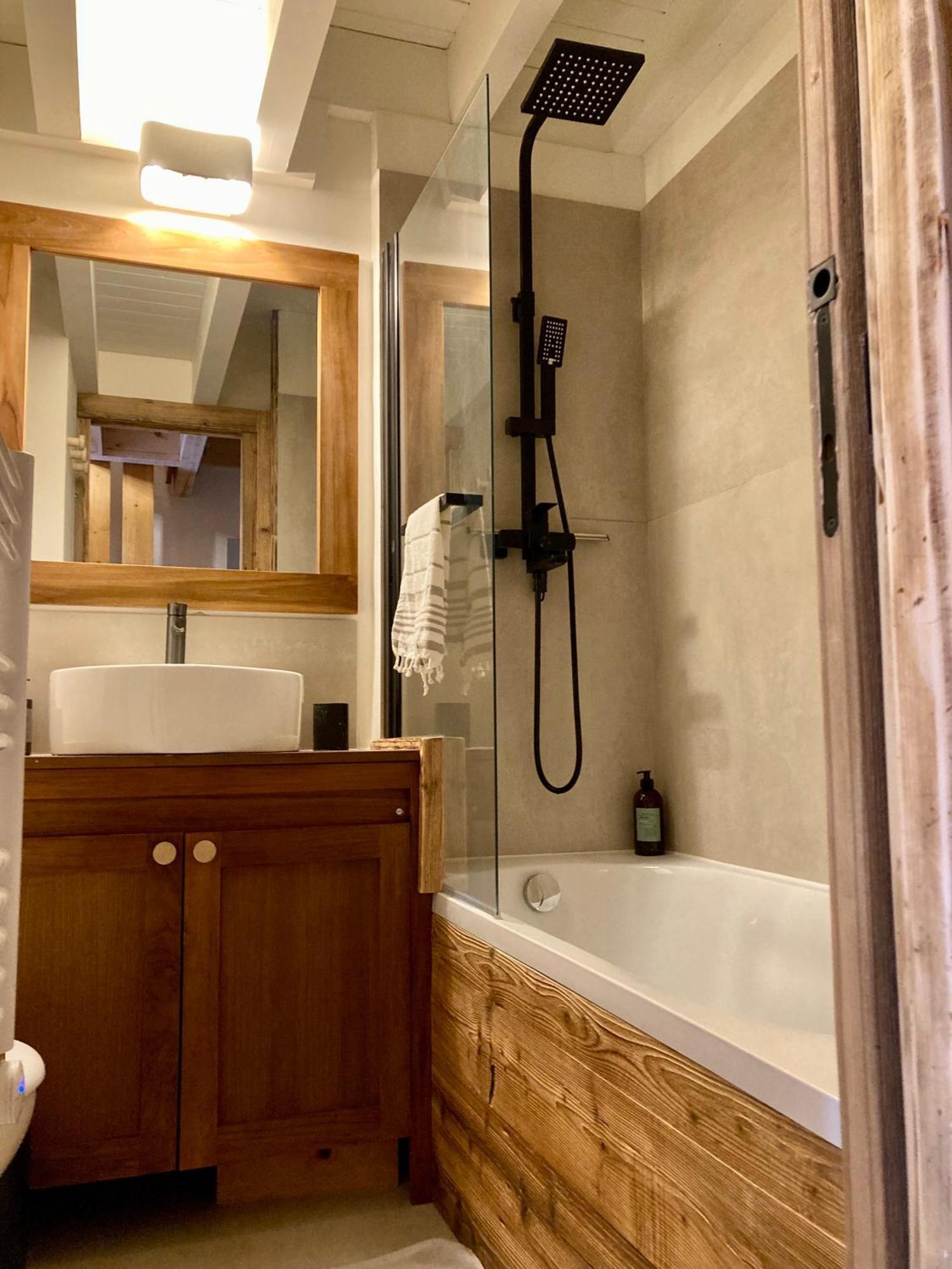 Appartement Ensoleille Aux Tines, Vue Massif Chamonix Kültér fotó